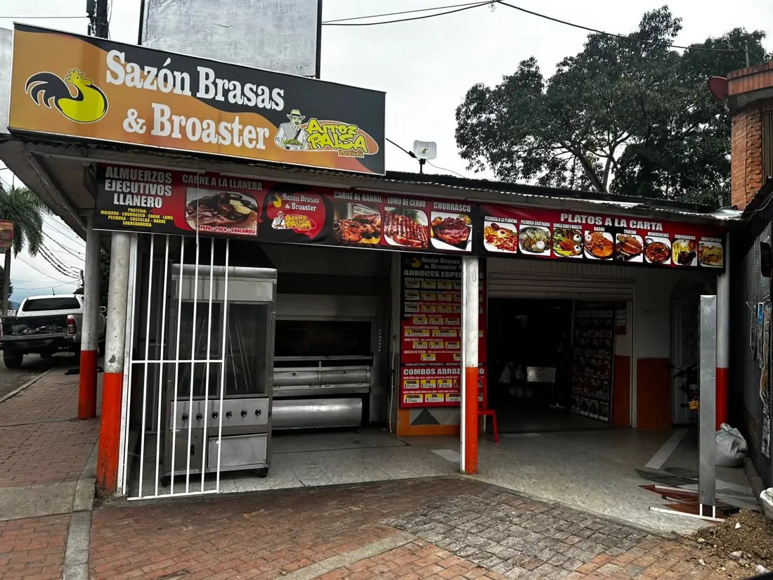 Sazón Brasas & Broaster, foto 1 de 4
